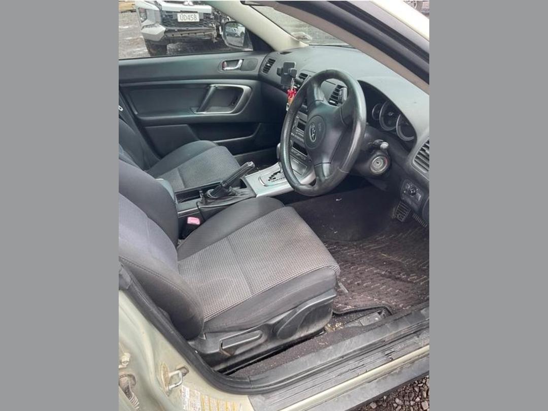 Photo '13' of Subaru Outback I