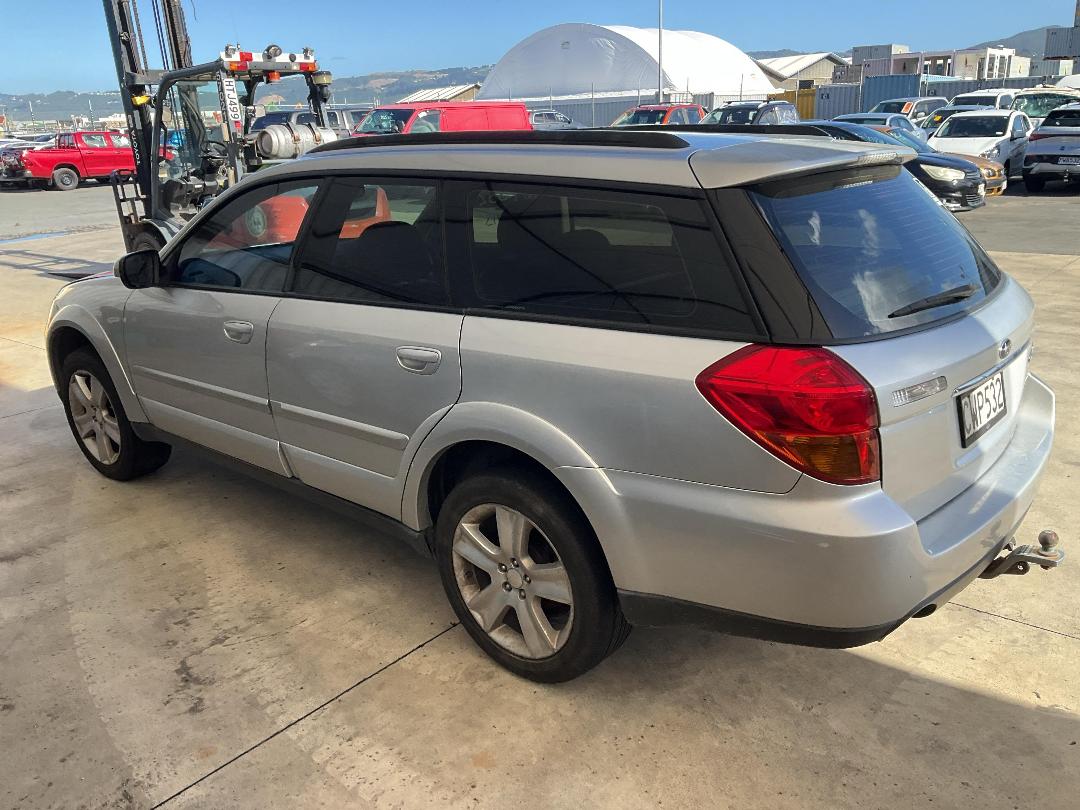 Photo '4' of Subaru Outback R LTD Photo '4' of Subaru Outback R LTD