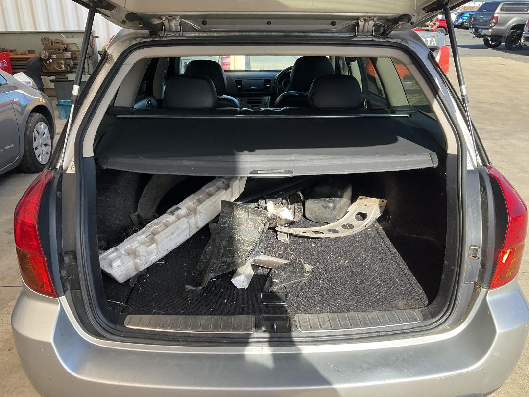 Photo '13' of Subaru Outback R LTD Photo '13' of Subaru Outback R LTD