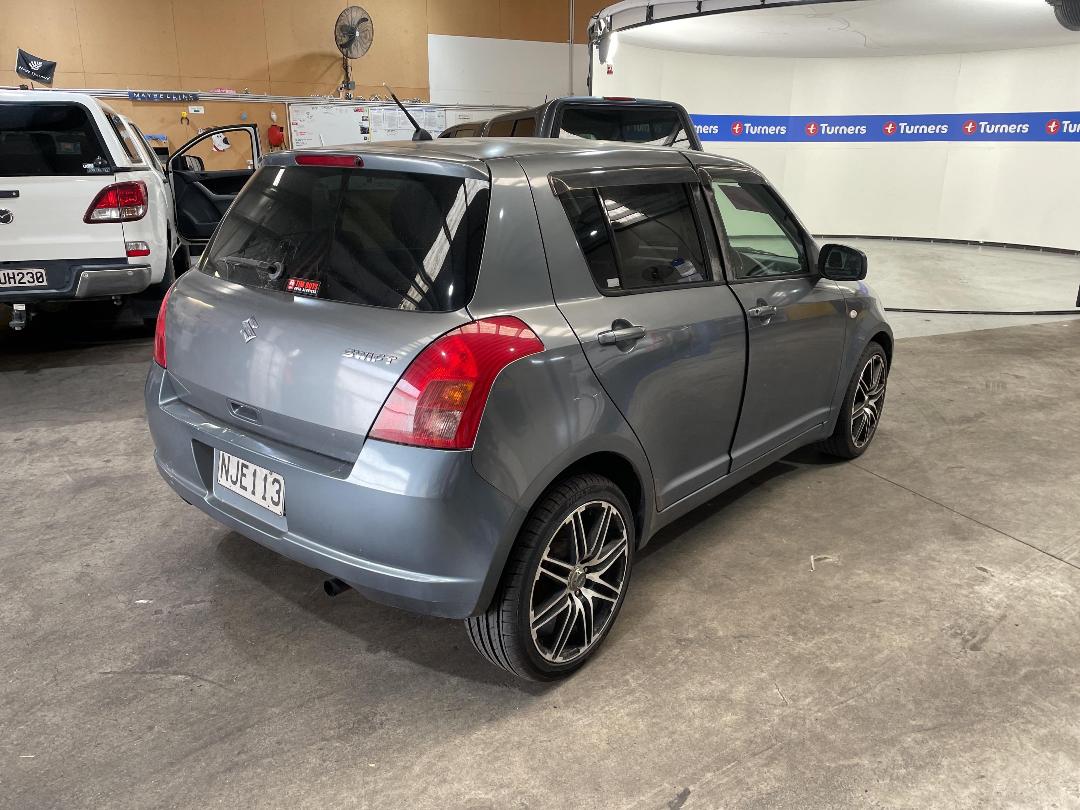 Photo '7' of Suzuki Swift Photo '7' of Suzuki Swift