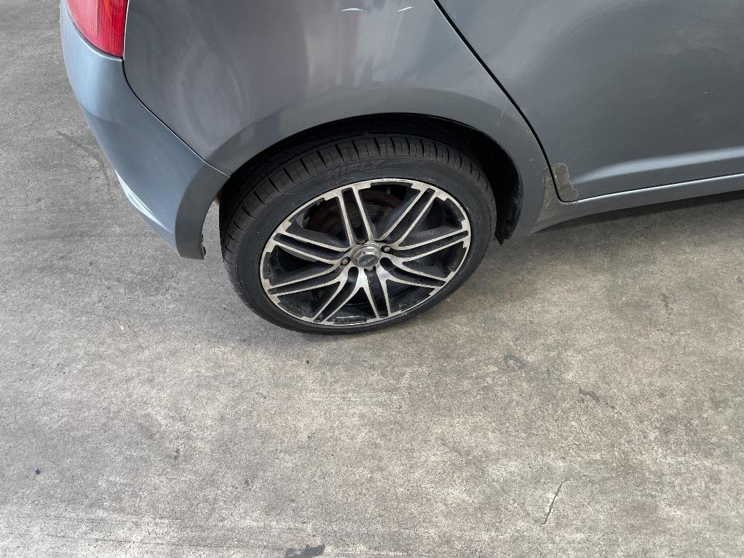 Photo '8' of Suzuki Swift Photo '8' of Suzuki Swift