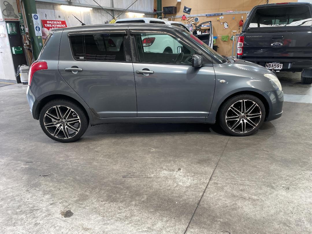 Photo '21' of Suzuki Swift Photo '21' of Suzuki Swift