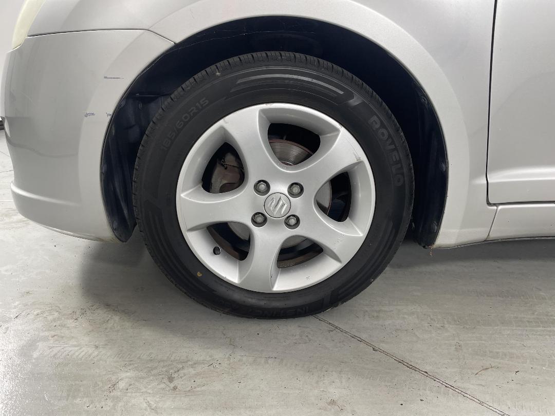 Photo '10' of Suzuki Swift