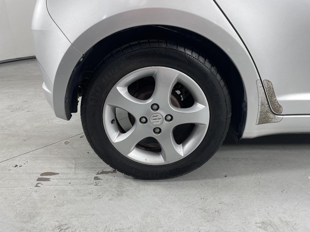 Photo '12' of Suzuki Swift