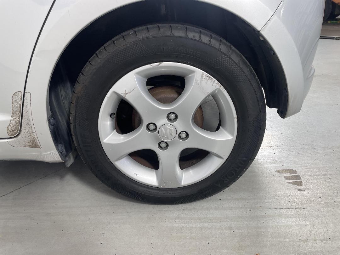 Photo '11' of Suzuki Swift