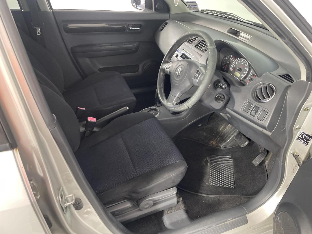 Photo '16' of Suzuki Swift