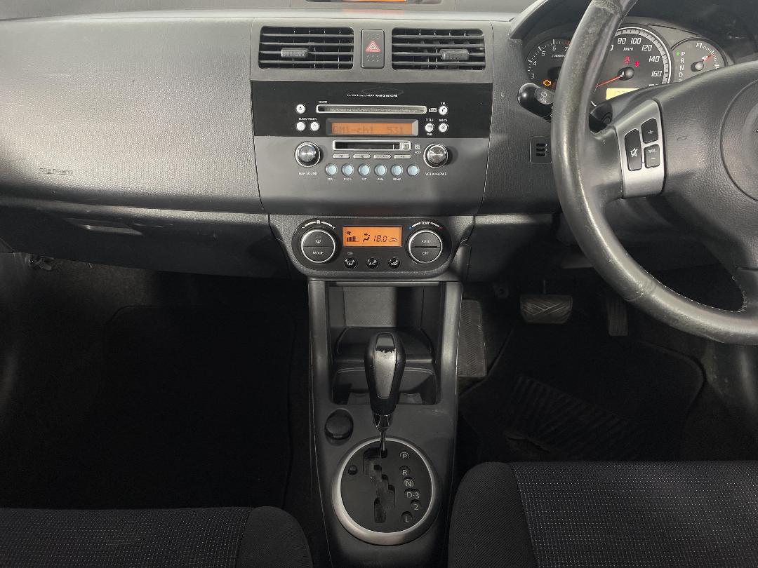 Photo '18' of Suzuki Swift