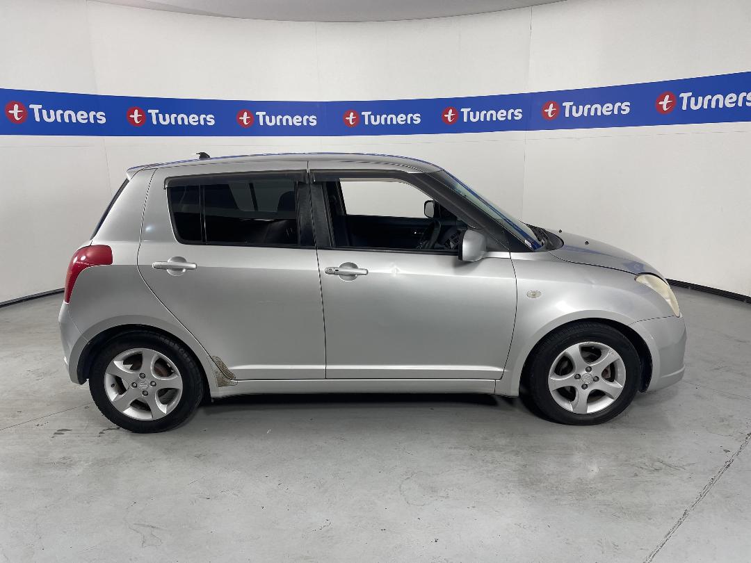 Photo '24' of Suzuki Swift