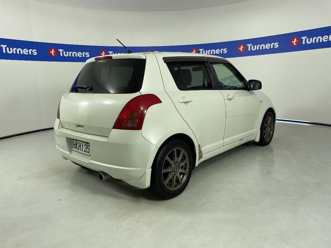 Photo '7' of Suzuki Swift Photo '7' of Suzuki Swift