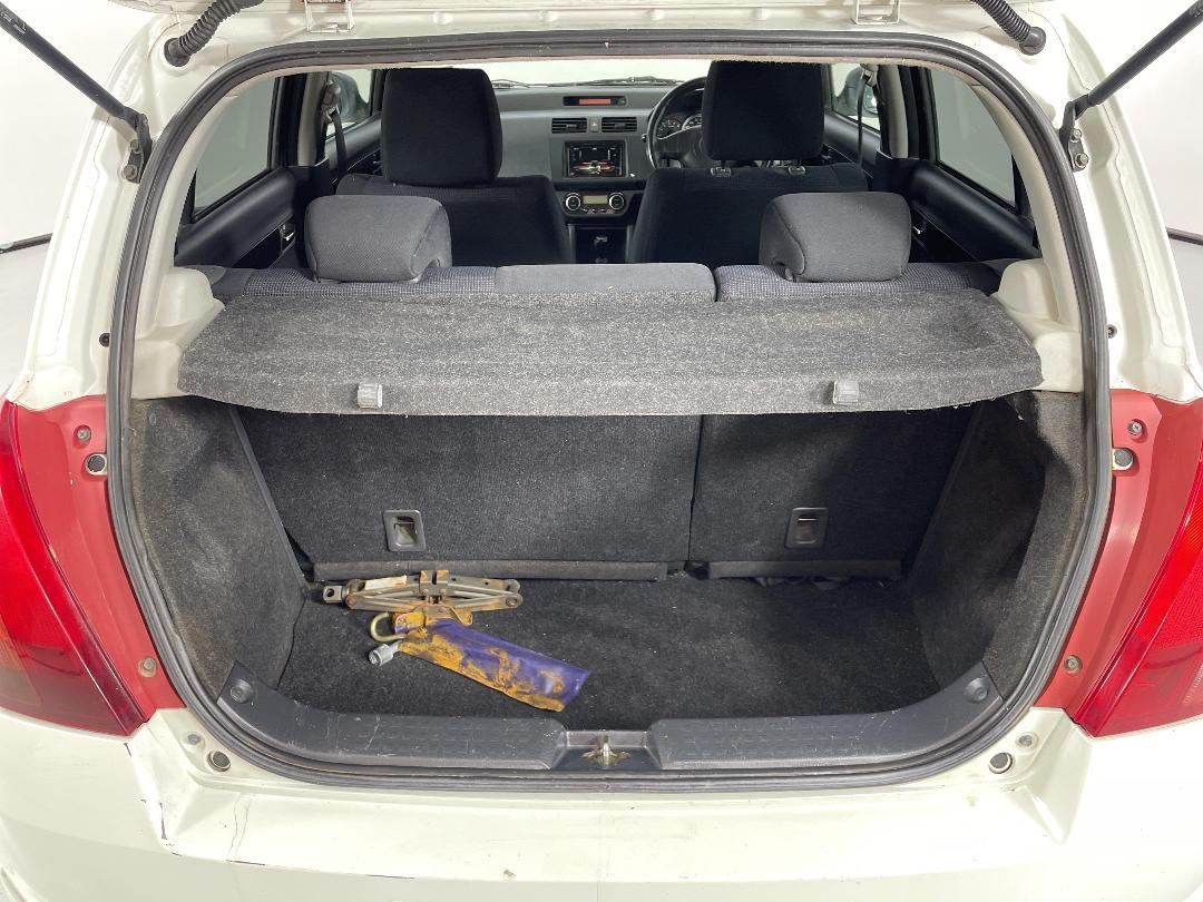 Photo '14' of Suzuki Swift Photo '14' of Suzuki Swift