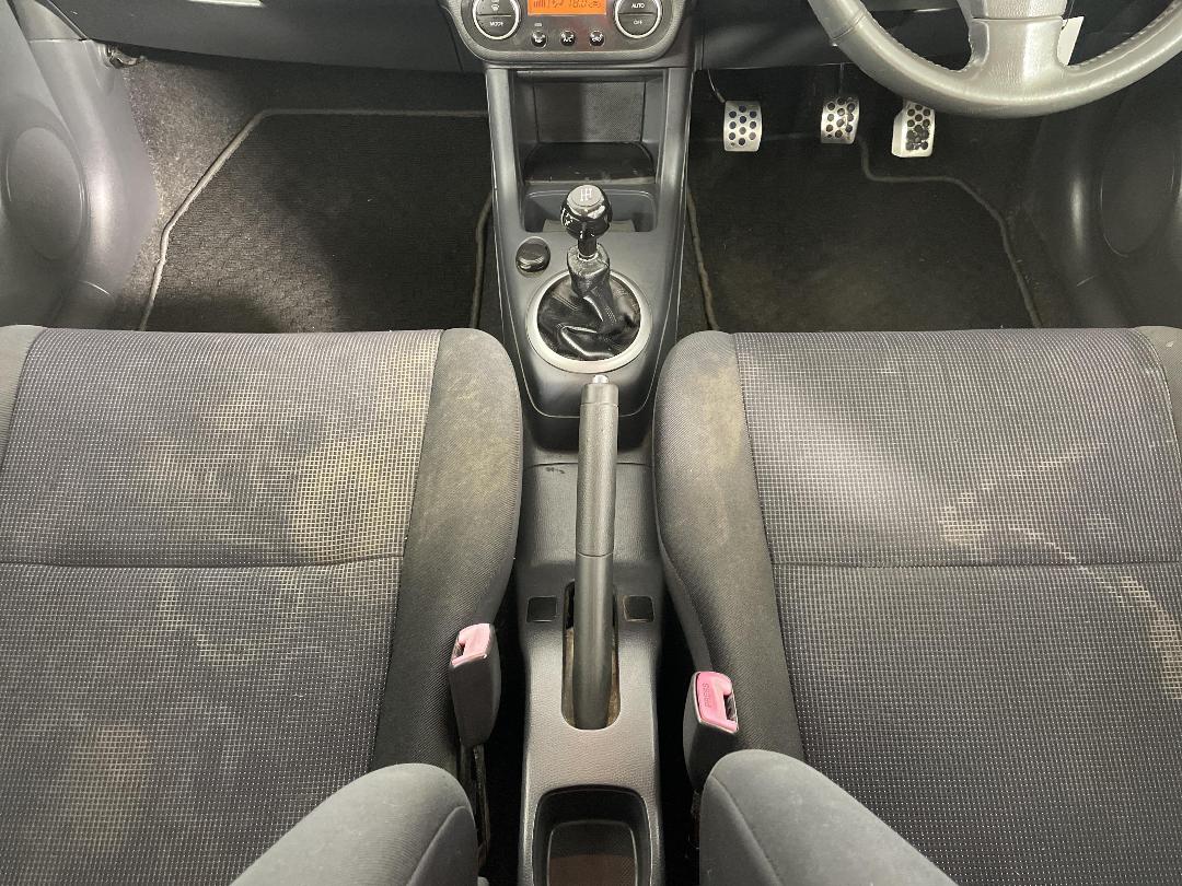 Photo '18' of Suzuki Swift Photo '18' of Suzuki Swift