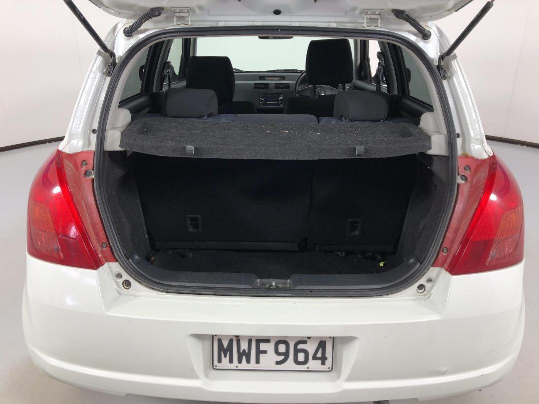 Photo '14' of Suzuki Swift