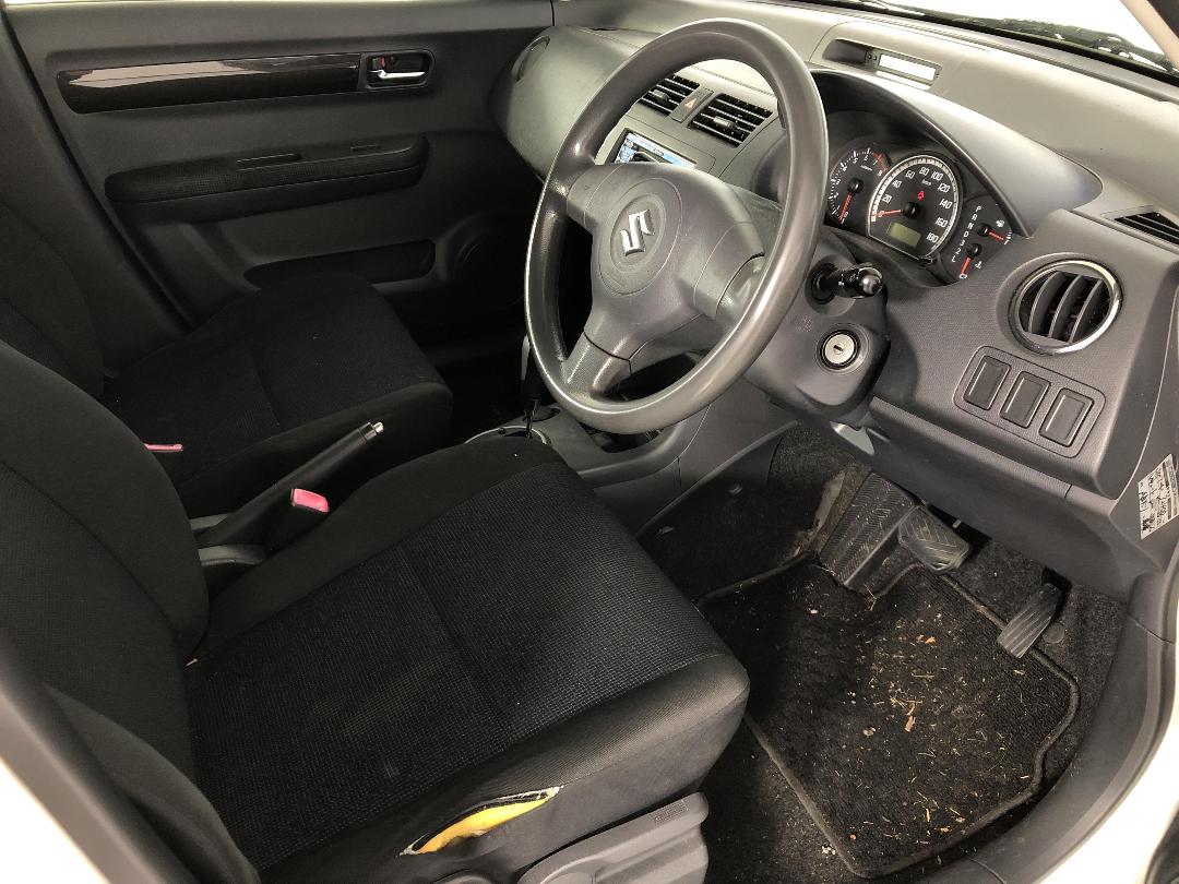 Photo '16' of Suzuki Swift