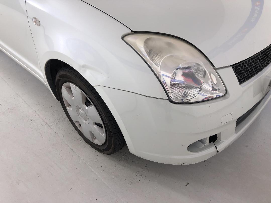 Photo '24' of Suzuki Swift