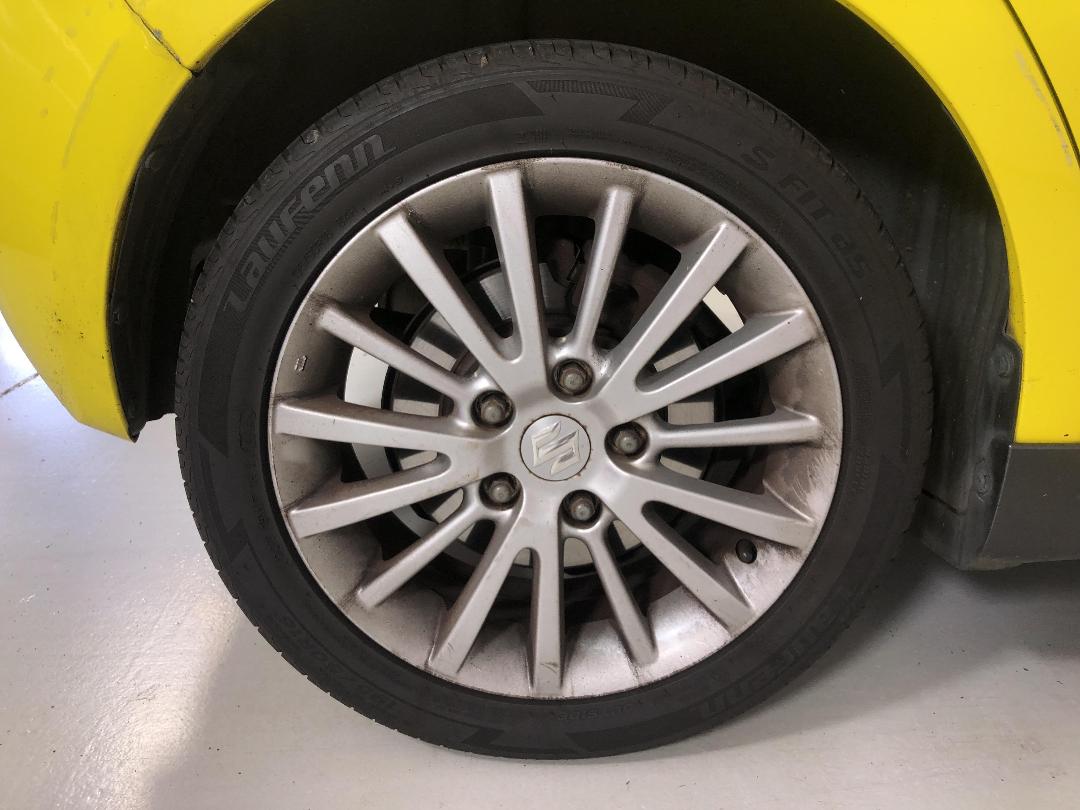 Photo '12' of Suzuki Swift