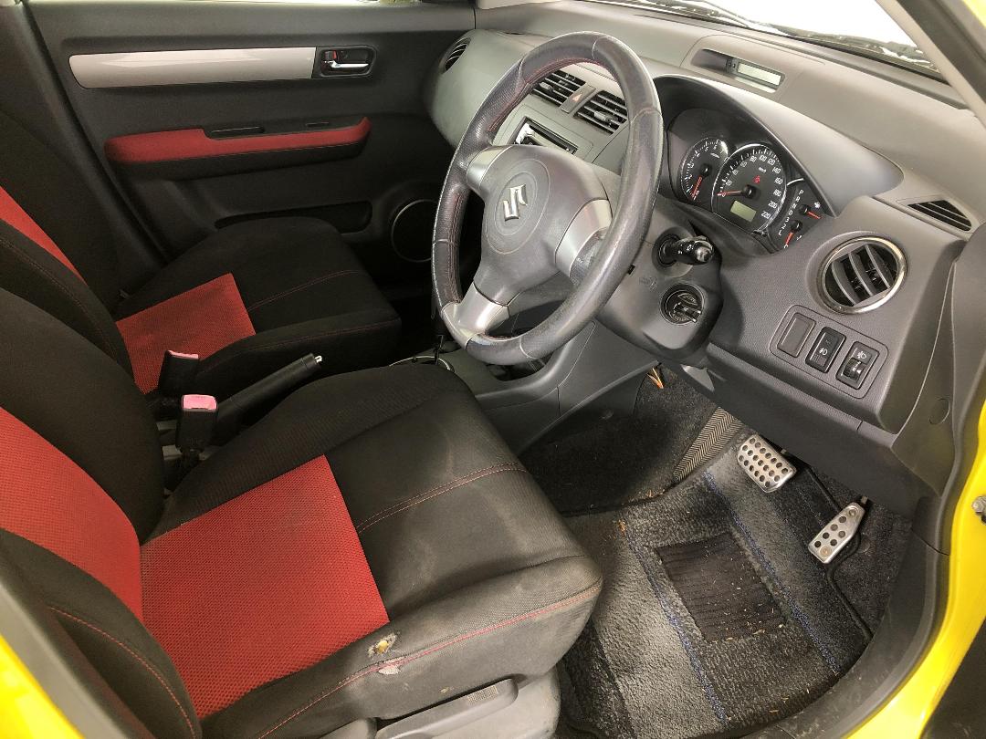 Photo '16' of Suzuki Swift