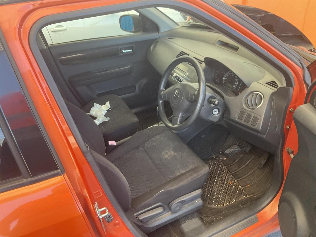 Photo '21' of Suzuki Swift Photo '21' of Suzuki Swift