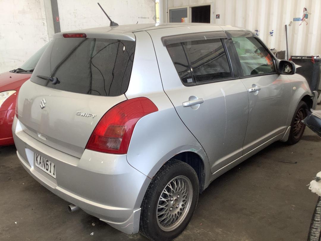 Photo '4' of Suzuki Swift