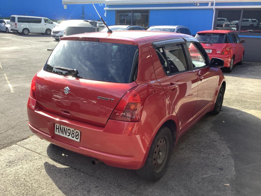 Photo '4' of Suzuki Swift