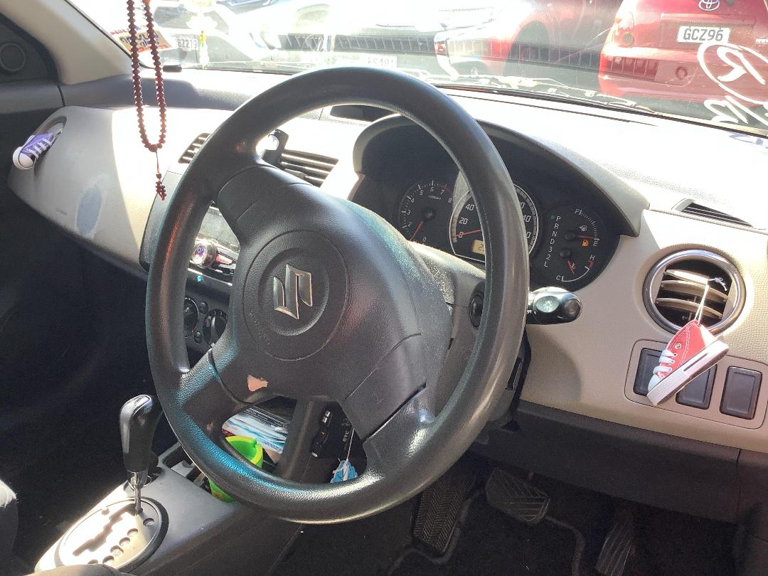 Photo '8' of Suzuki Swift