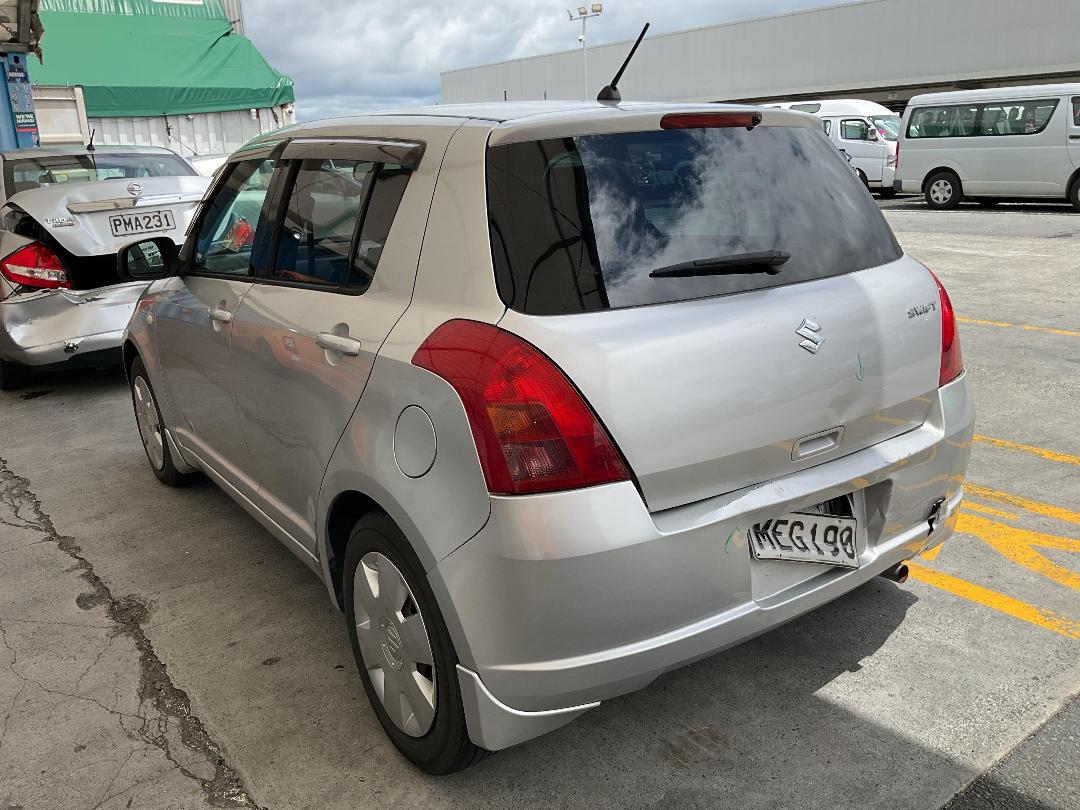 Photo '4' of Suzuki Swift