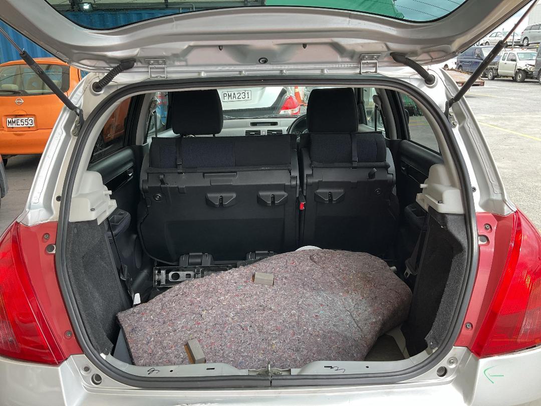 Photo '12' of Suzuki Swift