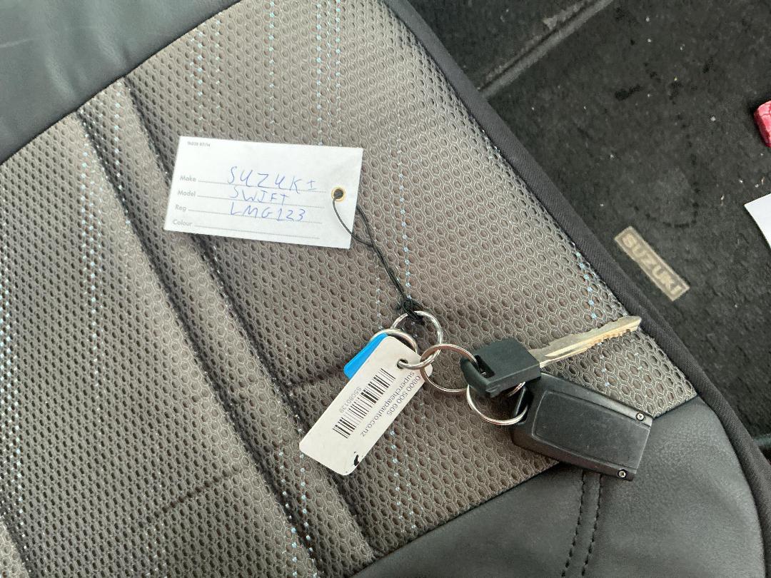 Photo '15' of Suzuki Swift