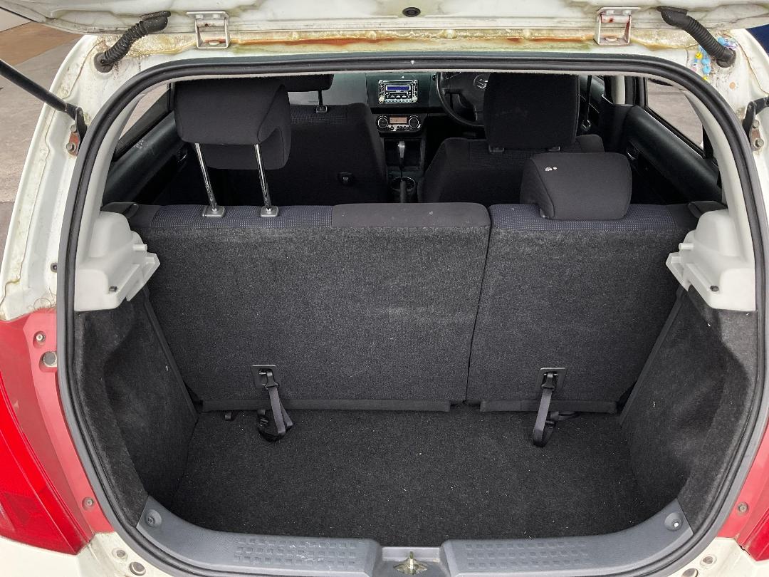 Photo '12' of Suzuki Swift Photo '12' of Suzuki Swift