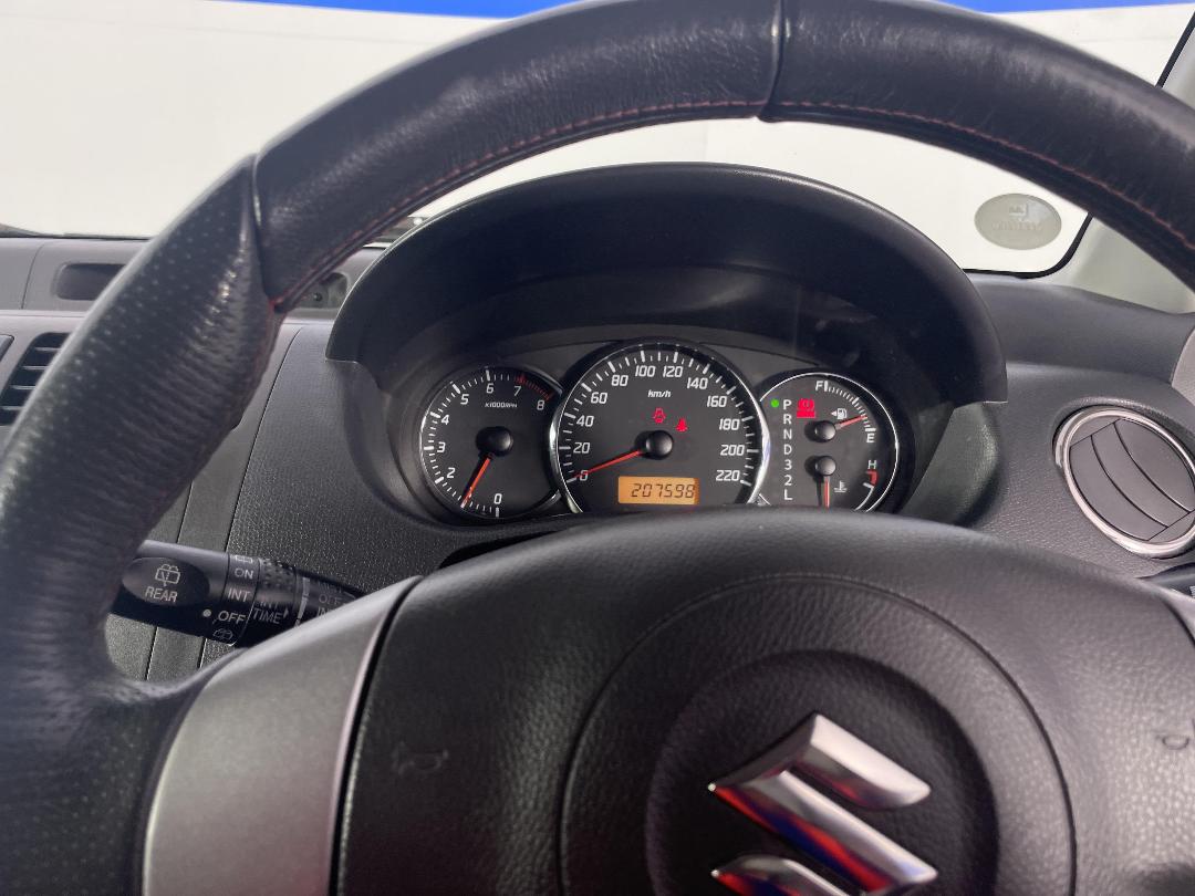 Photo '15' of Suzuki Swift