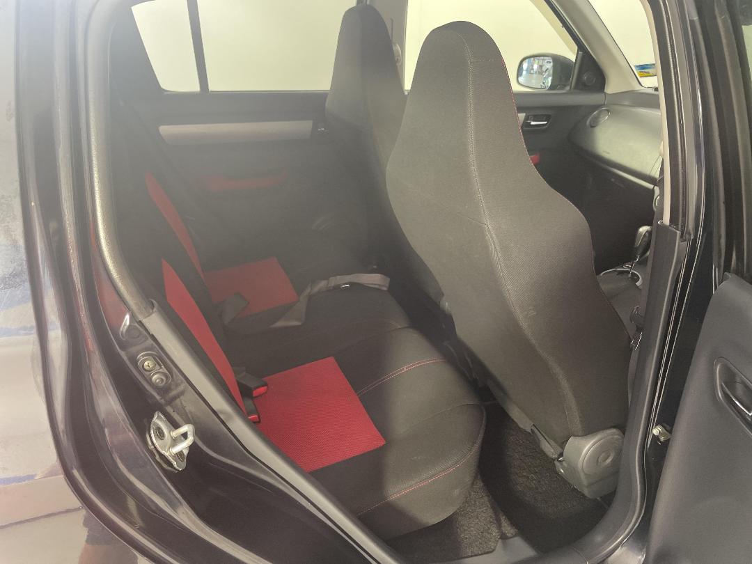 Photo '18' of Suzuki Swift