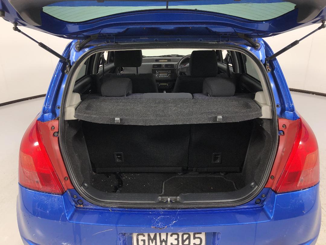 Photo '12' of Suzuki Swift Photo '12' of Suzuki Swift