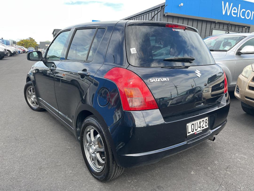 Photo '4' of Suzuki Swift