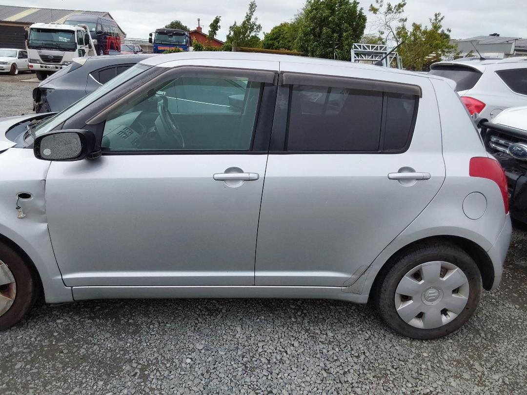 Photo '8' of Suzuki Swift