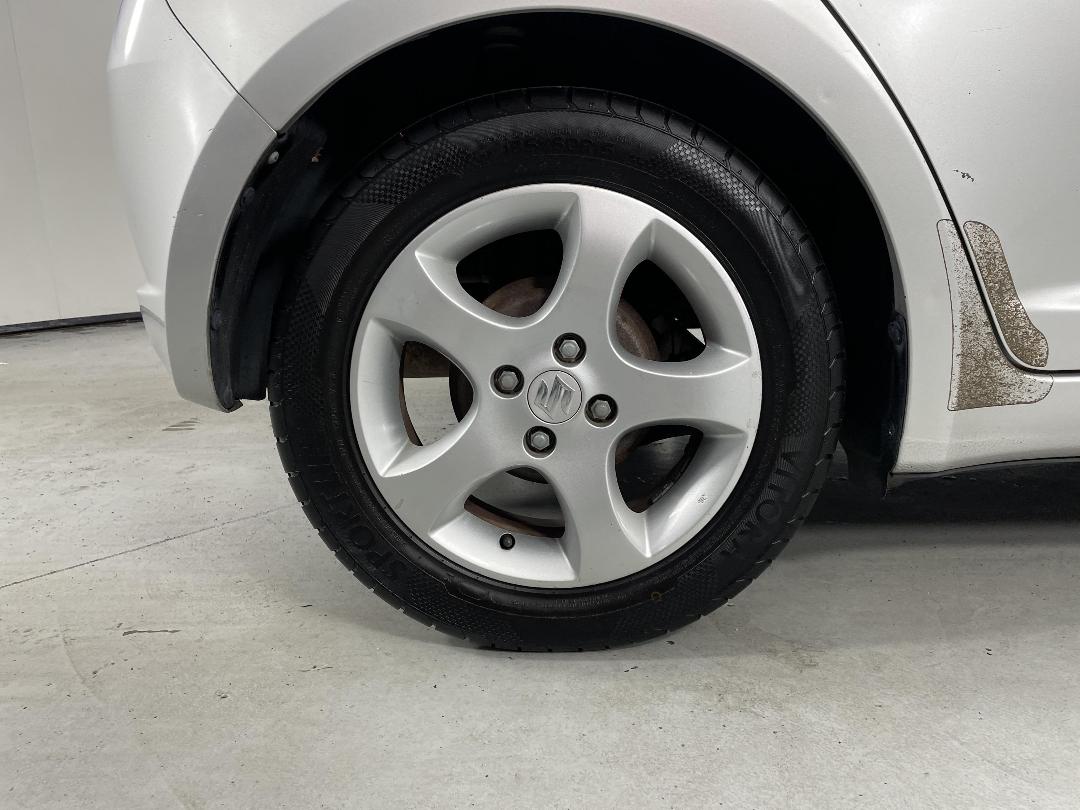 Photo '12' of Suzuki Swift Photo '12' of Suzuki Swift