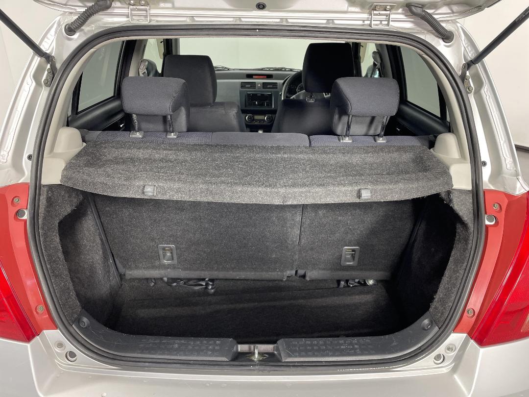 Photo '14' of Suzuki Swift Photo '14' of Suzuki Swift