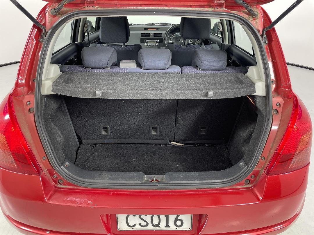 Photo '14' of Suzuki Swift Photo '14' of Suzuki Swift