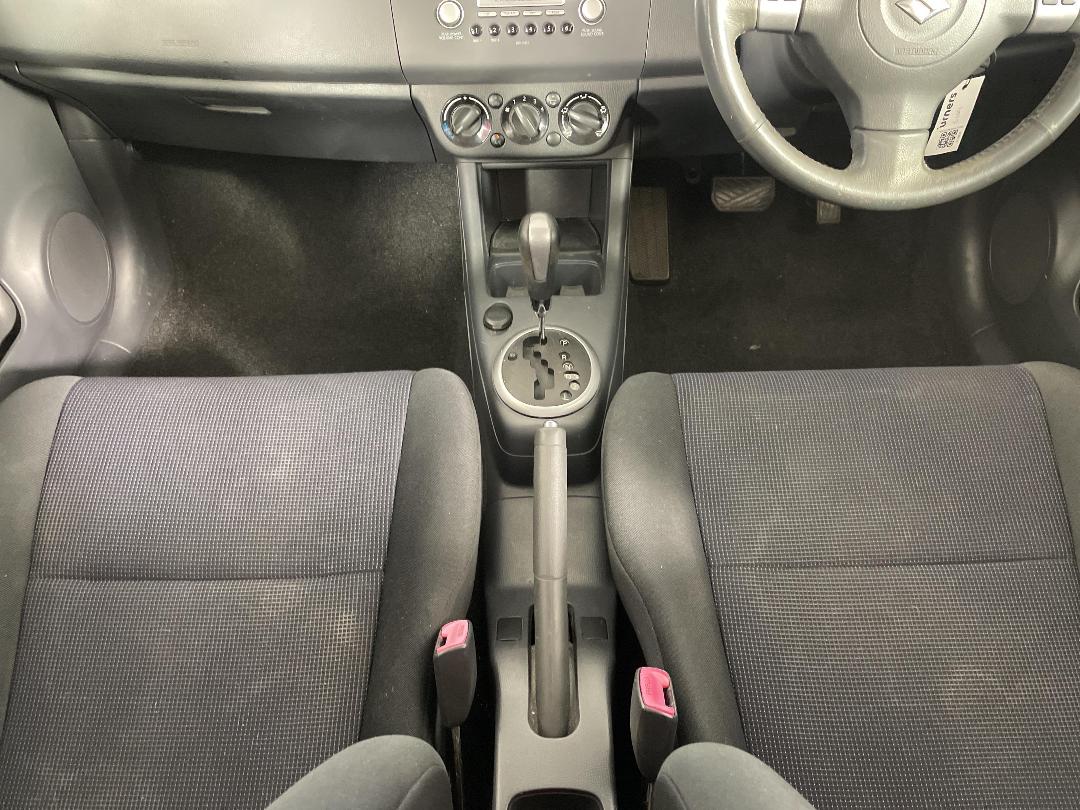 Photo '18' of Suzuki Swift Photo '18' of Suzuki Swift