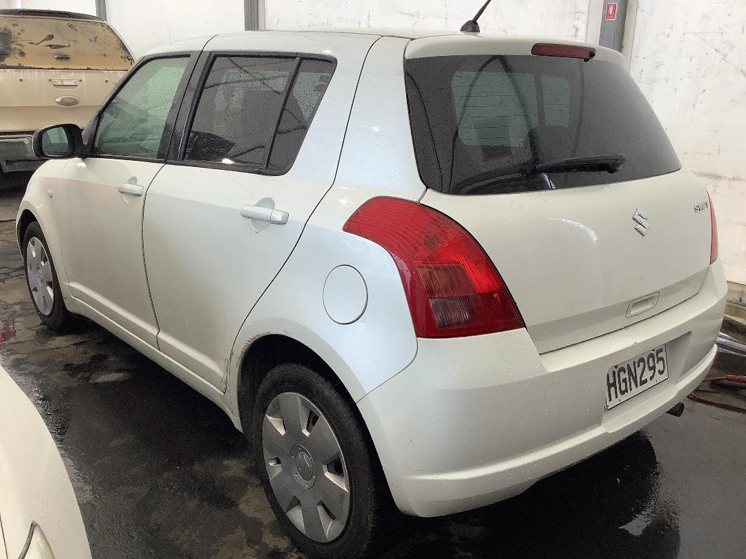 Photo '4' of Suzuki Swift Photo '4' of Suzuki Swift