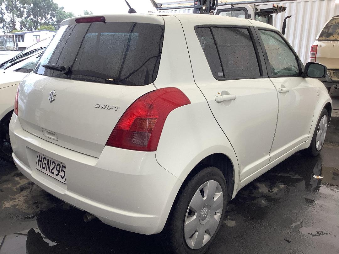 Photo '3' of Suzuki Swift Photo '3' of Suzuki Swift