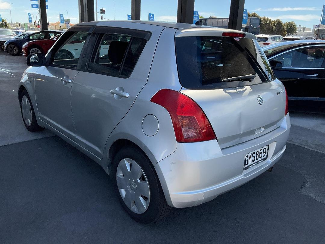 Photo '10' of Suzuki Swift