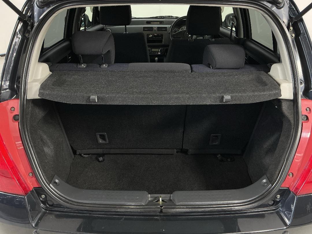 Photo '14' of Suzuki Swift Photo '14' of Suzuki Swift