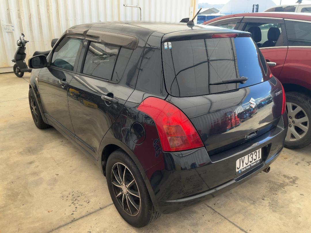 Photo '4' of Suzuki Swift