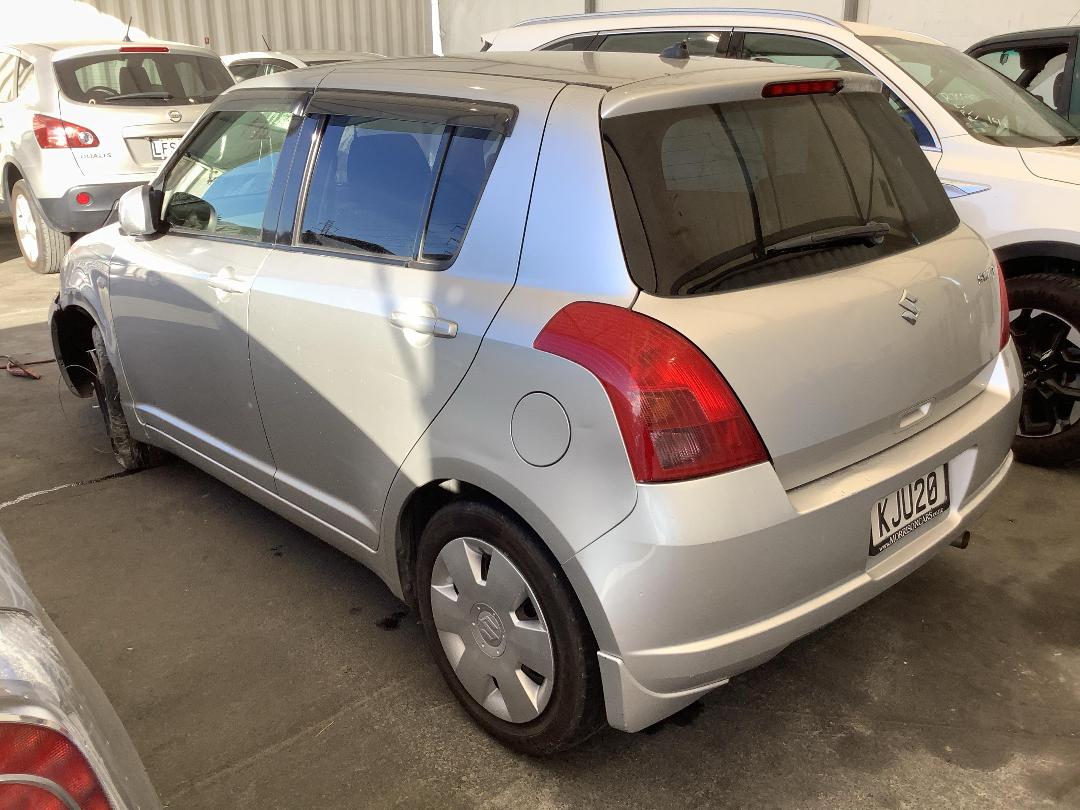 Photo '5' of Suzuki Swift