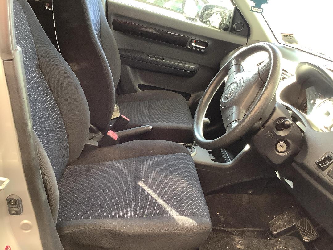 Photo '8' of Suzuki Swift