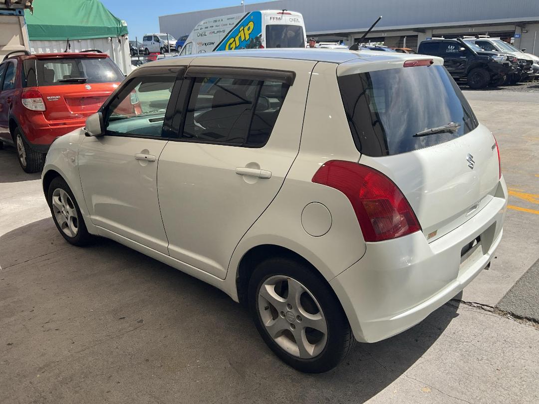 Photo '9' of Suzuki Swift