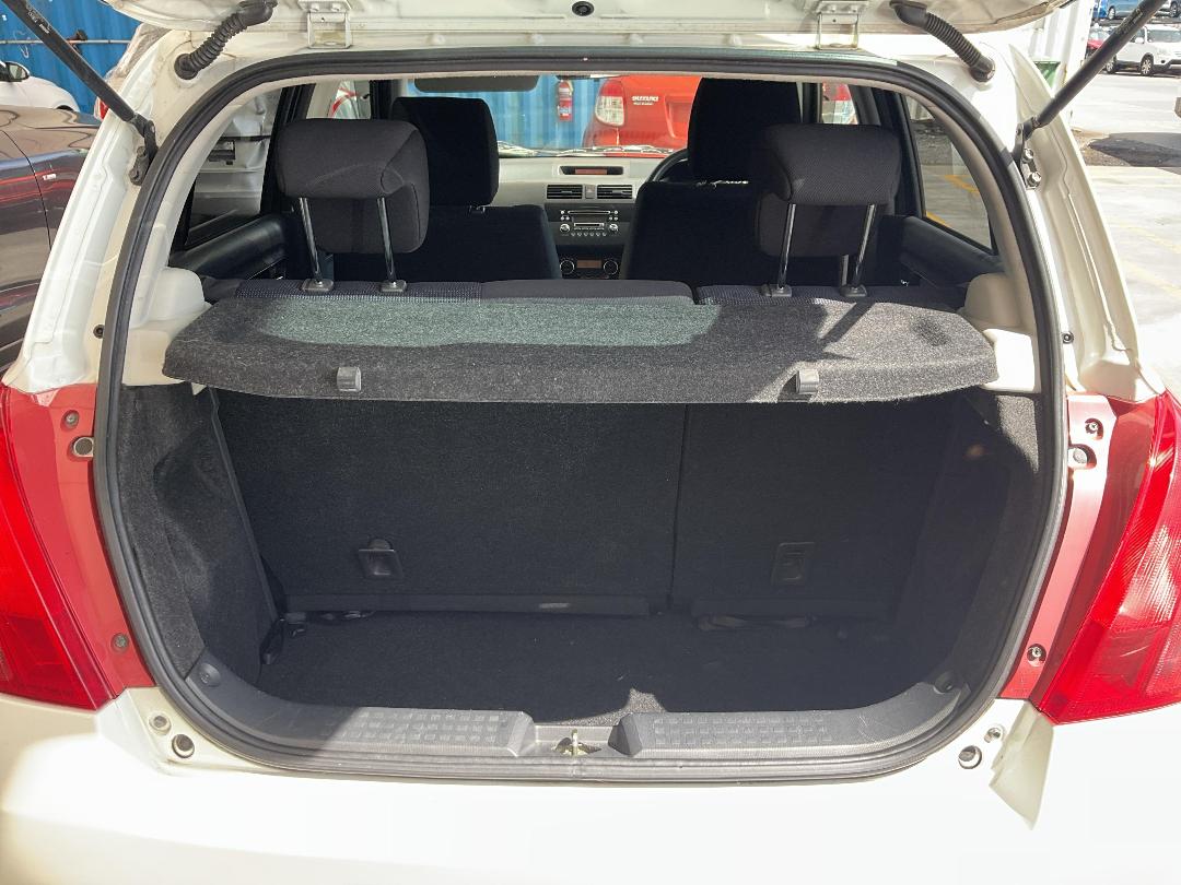 Photo '11' of Suzuki Swift