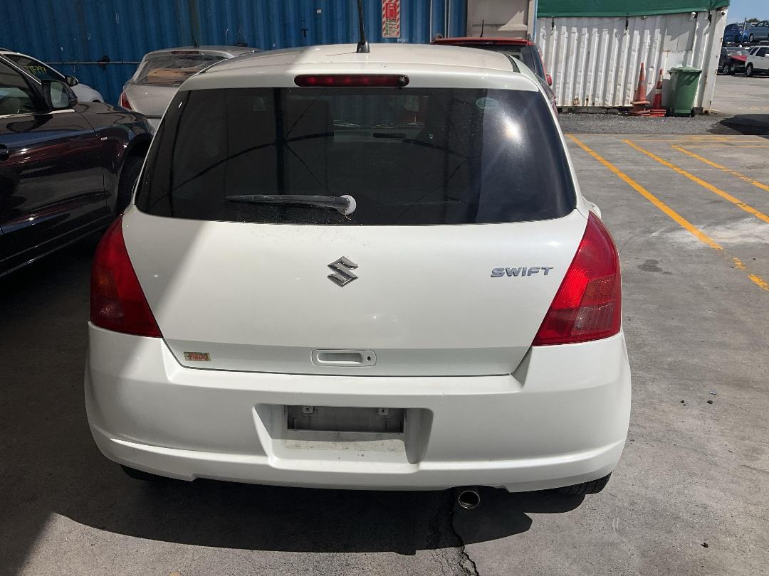 Photo '12' of Suzuki Swift