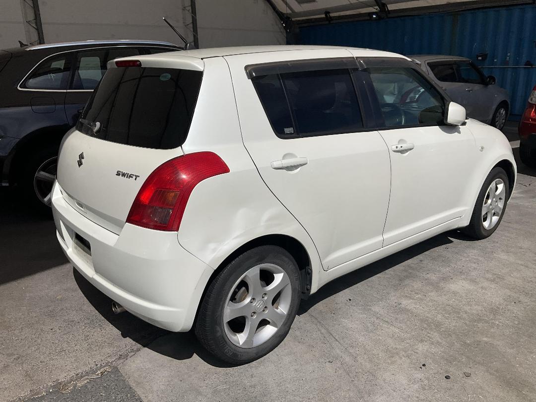 Photo '14' of Suzuki Swift