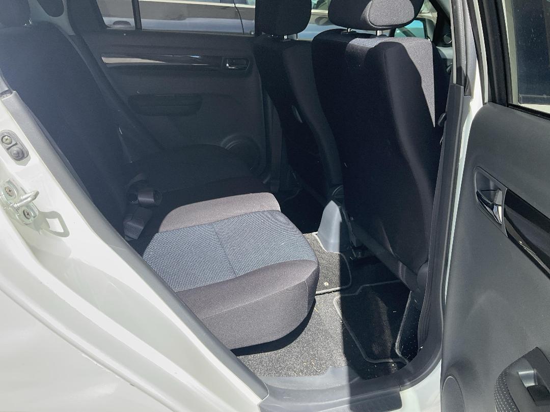 Photo '18' of Suzuki Swift