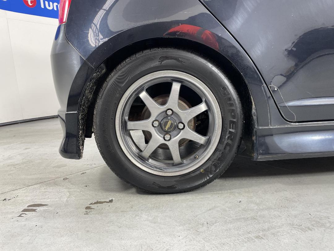 Photo '12' of Suzuki Swift